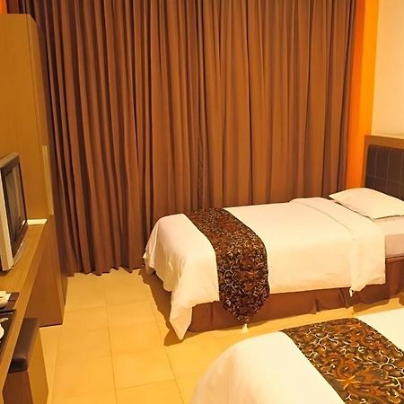 Grand Malioboro Yogyakarta Hotel Buitenkant foto