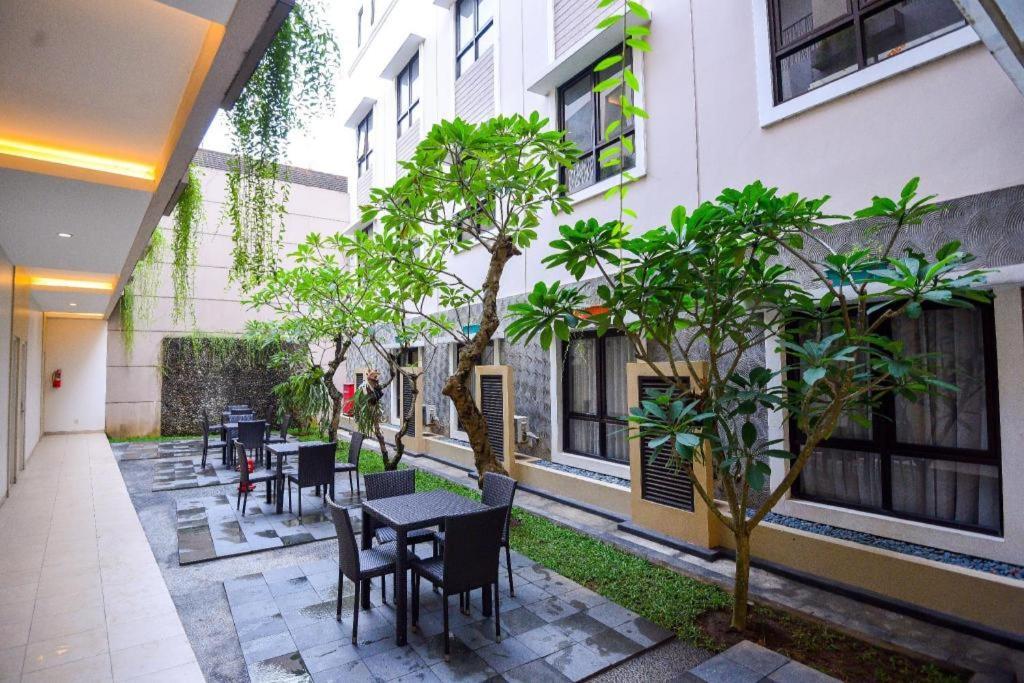 Grand Malioboro Yogyakarta Hotel Buitenkant foto