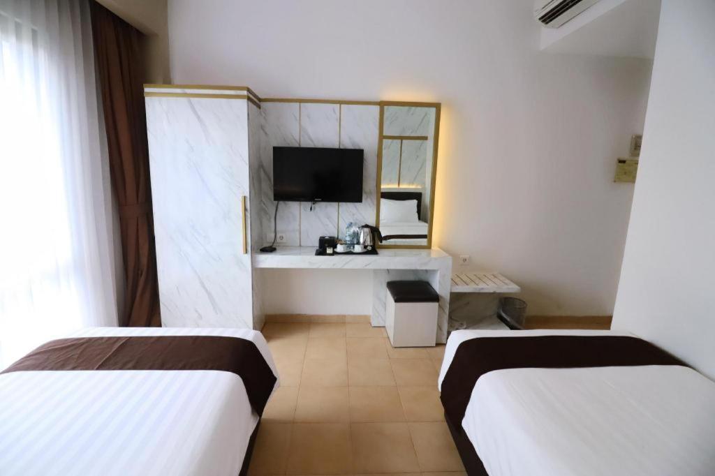 Grand Malioboro Yogyakarta Hotel Buitenkant foto