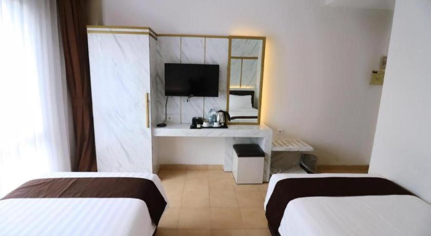 Grand Malioboro Yogyakarta Hotel Buitenkant foto