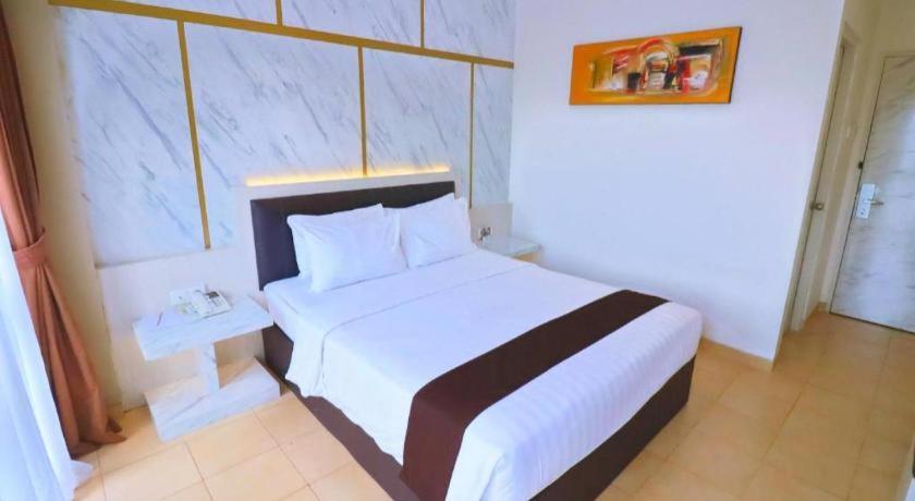 Grand Malioboro Yogyakarta Hotel Buitenkant foto