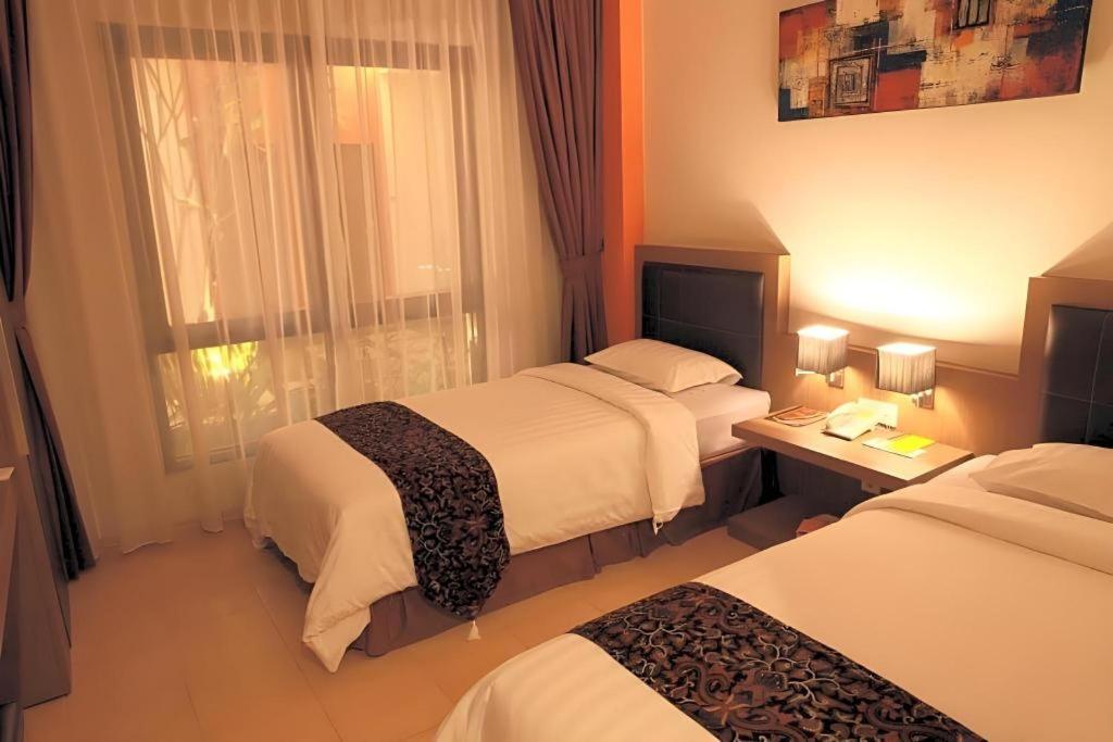 Grand Malioboro Yogyakarta Hotel Buitenkant foto