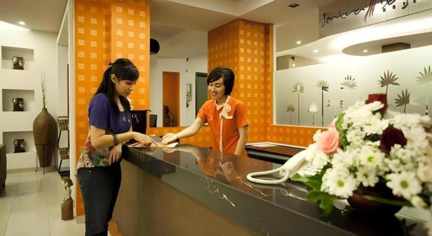 Grand Malioboro Yogyakarta Hotel Buitenkant foto