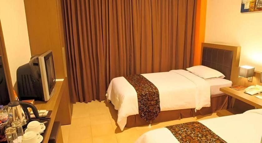 Grand Malioboro Yogyakarta Hotel Buitenkant foto